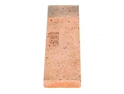 BOSCH Keramikelement in rechteckiger Form, mit durchgehender Struktur und durch Löcher geprägter Oberfläche. Farbton erinnert an unglasiertes Terrakotta.